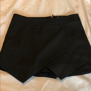 Miss guided black envelope skort size 4